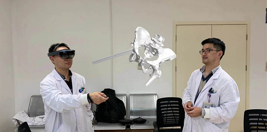 中山医院骨科手术HoloLens混合现实辅助定位