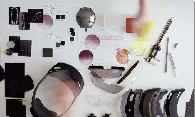 HoloLens前面重后面轻的设计